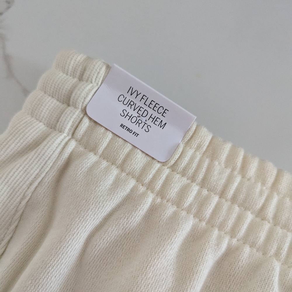 PINK Ivy Fleece Curve Hem Shorts - Picture 6 of 6